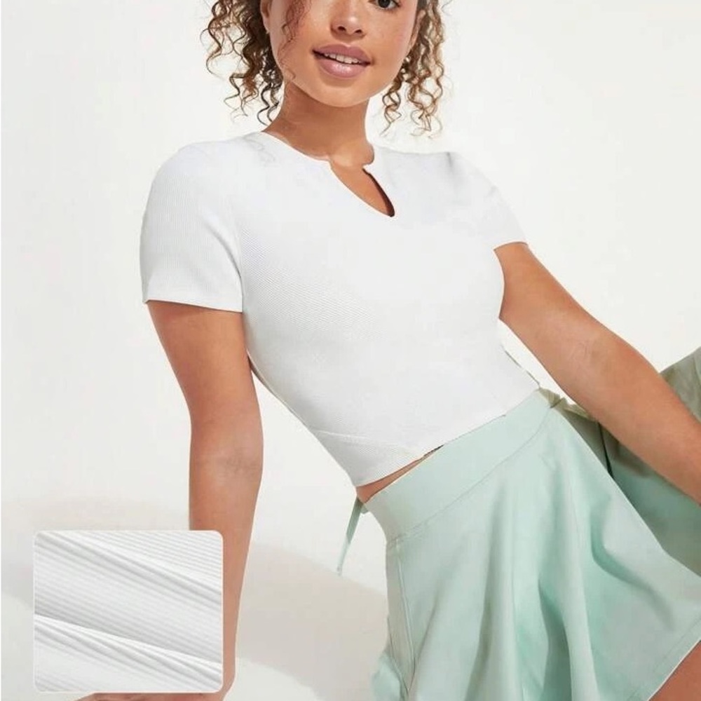 GLOWMODE Get Ripped Ribbed Cropped Front V Slit Tee - Picture 5 of 7